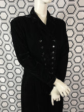Charger l&#39;image dans la galerie, Manteau en velours Armand Ventilo taille 40
