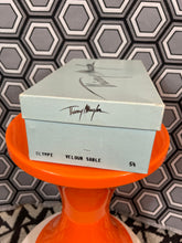 Charger l&#39;image dans la galerie, Escarpins vintage Thierry Mugler pointure 36
