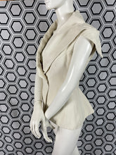 Charger l'image dans la galerie, Veste emblématique Alexander McQueen taille 40
