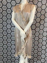 Charger l'image dans la galerie, Robe Queenie en soie taille 40
