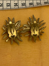 Charger l&#39;image dans la galerie, Lot de clips et une broche vintage
