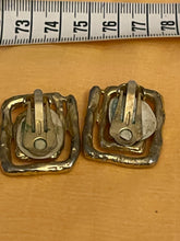 Charger l&#39;image dans la galerie, Lot de 9 clips et une broche vintage
