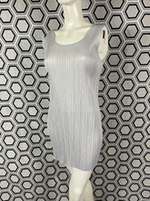 Charger l&#39;image dans la galerie, Mini-robe Pleats Please Issey Miyake taille 38
