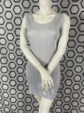 Charger l&#39;image dans la galerie, Mini-robe Pleats Please Issey Miyake taille 38
