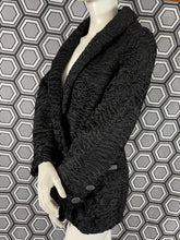 Charger l'image dans la galerie, Ensemble Chantal Thomass en astrakan vintage taille 36
