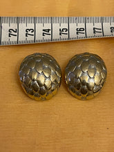 Charger l&#39;image dans la galerie, Lot de 9 clips et une broche vintage
