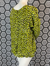 Charger l'image dans la galerie, Superbe blouse léopard Yves Saint Laurent rive gauche taille 42
