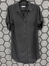 Charger l&#39;image dans la galerie, Robe chemise Equipment en soie taille 36
