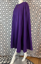 Charger l&#39;image dans la galerie, Cape violette Yves Saint Laurent
