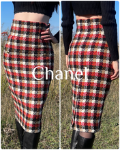 Charger l'image dans la galerie, Superbe jupe taille haute Chanel taille 40
