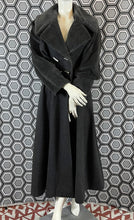 Charger l&#39;image dans la galerie, Manteau Paco Rabanne gros pailleté taille 38
