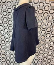 Charger l&#39;image dans la galerie, Haut bleu marine Prada taille 42
