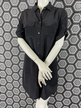 Charger l&#39;image dans la galerie, Robe chemise Equipment en soie taille 36
