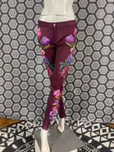Charger l&#39;image dans la galerie, Incroyable pantalon strass Gai Mattiolo taille 38
