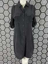 Charger l&#39;image dans la galerie, Robe chemise Equipment en soie taille 36
