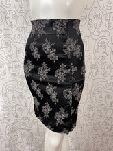 Charger l&#39;image dans la galerie, Jupe Chantal Thomass taille 38
