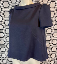 Charger l&#39;image dans la galerie, Haut bleu marine Prada taille 42
