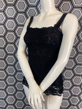 Charger l&#39;image dans la galerie, Haut en dentelle Dolce &amp; Gabbana taille 36
