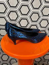 Charger l&#39;image dans la galerie, Escarpins bleu merallisé léopard pointure 37,5 italienne.
