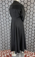 Charger l&#39;image dans la galerie, Manteau Paco Rabanne gros pailleté taille 38
