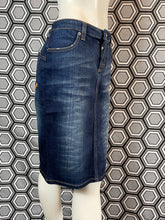 Charger l&#39;image dans la galerie, Jupe en jeans Versace jeans couture taille 40
