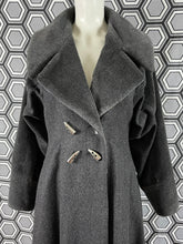 Charger l&#39;image dans la galerie, Manteau Paco Rabanne gros pailleté taille 38
