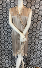 Charger l'image dans la galerie, Robe Queenie en soie taille 40
