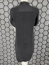 Charger l&#39;image dans la galerie, Robe chemise Equipment en soie taille 36
