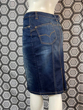 Charger l&#39;image dans la galerie, Jupe en jeans Versace jeans couture taille 40
