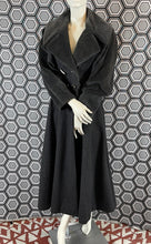 Charger l&#39;image dans la galerie, Manteau Paco Rabanne gros pailleté taille 38
