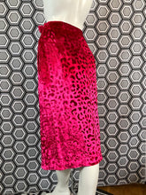 Charger l&#39;image dans la galerie, Jupe en velours Yves Saint Laurent rive gauche taille 44
