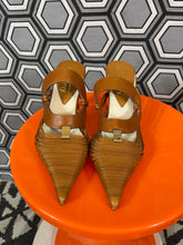Charger l&#39;image dans la galerie, Paire d’escarpins Michel Perry pointure 36 1/2
