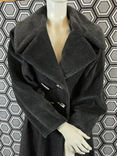 Charger l&#39;image dans la galerie, Manteau Paco Rabanne gros pailleté taille 38
