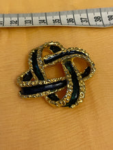 Charger l&#39;image dans la galerie, Lot de broches vintage
