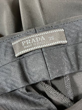 Charger l&#39;image dans la galerie, Pantalon noir Prada taille 34
