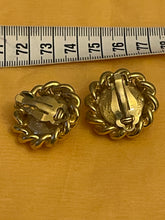 Charger l&#39;image dans la galerie, Lot de 9 clips et une broche vintage
