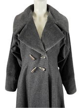 Charger l&#39;image dans la galerie, Manteau Paco Rabanne gros pailleté taille 38
