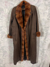 Charger l'image dans la galerie, Trench Vison Yves Saint Laurent fourrures taille 42
