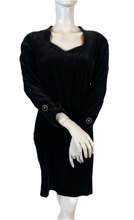 Charger l'image dans la galerie, Robe en velours vintage Guy Laroche taille 38
