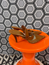 Charger l&#39;image dans la galerie, Paire d’escarpins Michel Perry pointure 36 1/2
