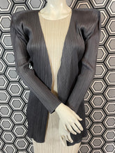 Charger l&#39;image dans la galerie, Veste gris foncé Pleats Please Issey Miyake
