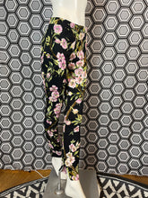 Charger l&#39;image dans la galerie, Pantalon à fleurs Dolce &amp; Gabbana taille 34

