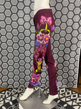 Charger l&#39;image dans la galerie, Incroyable pantalon strass Gai Mattiolo taille 38
