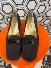 Charger l&#39;image dans la galerie, Mocassins Prada pointure 39
