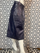Charger l&#39;image dans la galerie, Jupe en cuir Morabito taille 38
