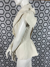 Charger l'image dans la galerie, Veste emblématique Alexander McQueen taille 40
