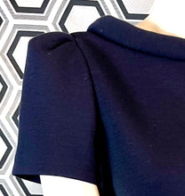 Charger l&#39;image dans la galerie, Haut bleu marine Prada taille 42
