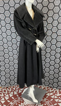 Charger l&#39;image dans la galerie, Manteau Paco Rabanne gros pailleté taille 38
