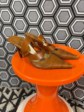 Charger l&#39;image dans la galerie, Paire d’escarpins Michel Perry pointure 36 1/2
