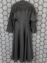 Charger l&#39;image dans la galerie, Manteau Paco Rabanne gros pailleté taille 38
